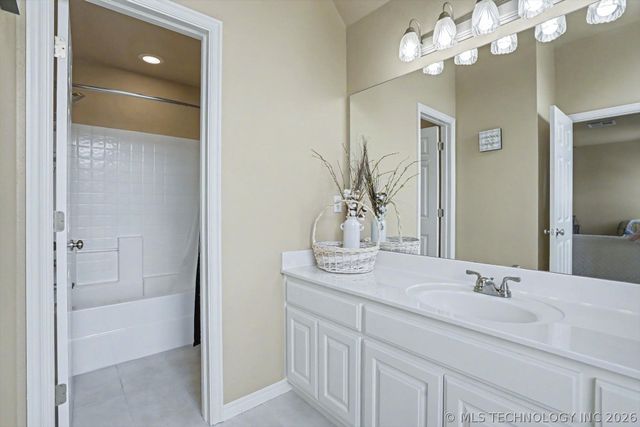 2406 E Fairfield Court, Oologah, OK 74053