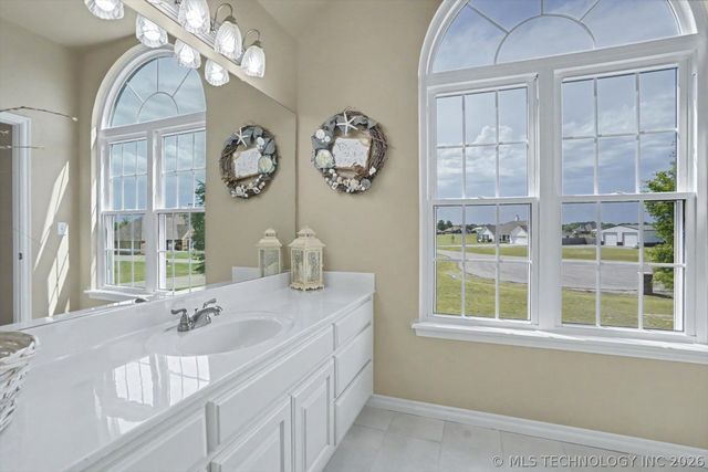 2406 E Fairfield Court, Oologah, OK 74053