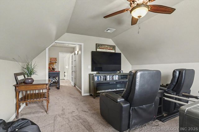 2406 E Fairfield Court, Oologah, OK 74053