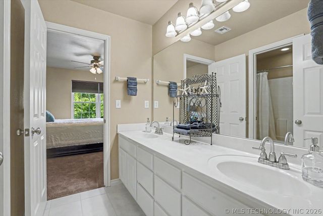 2406 E Fairfield Court, Oologah, OK 74053