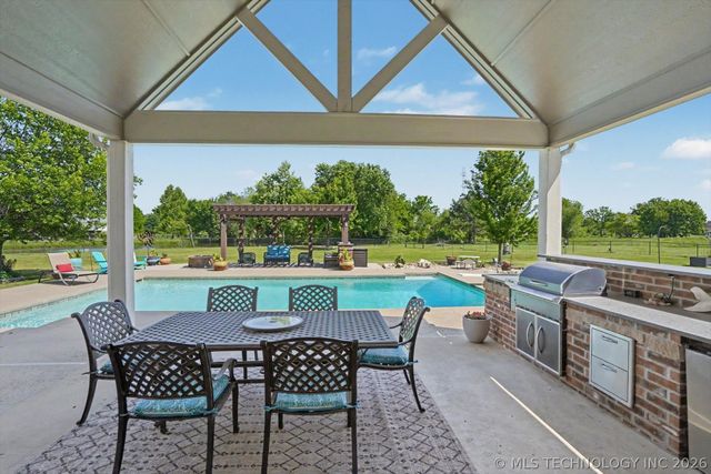 2406 E Fairfield Court, Oologah, OK 74053