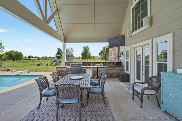 2406 E Fairfield Court, Oologah, OK 74053