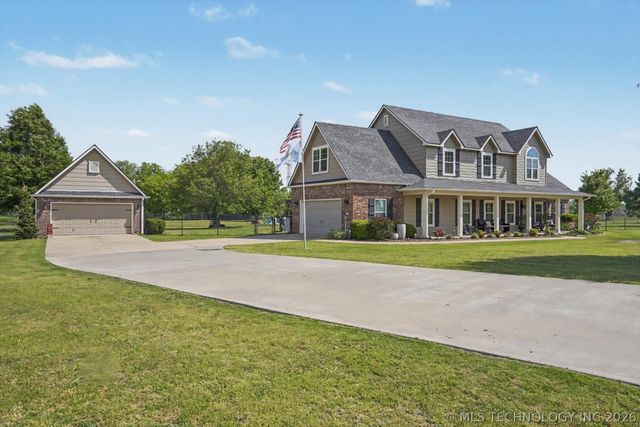 2406 E Fairfield Court, Oologah, OK 74053