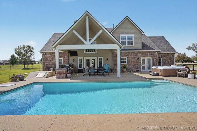 2406 E Fairfield Court, Oologah, OK 74053