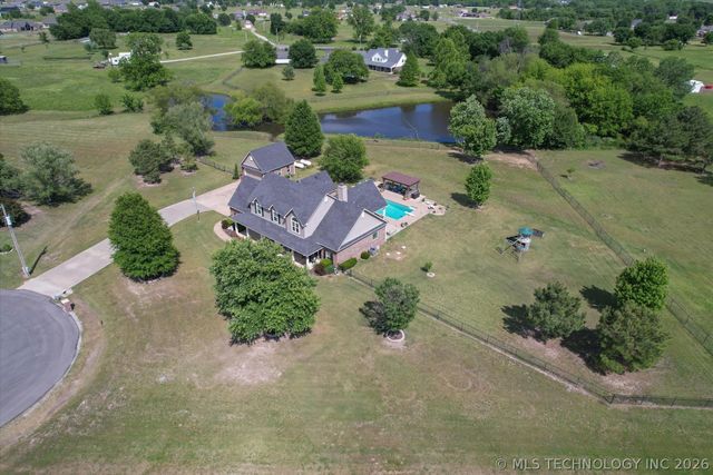 2406 E Fairfield Court, Oologah, OK 74053