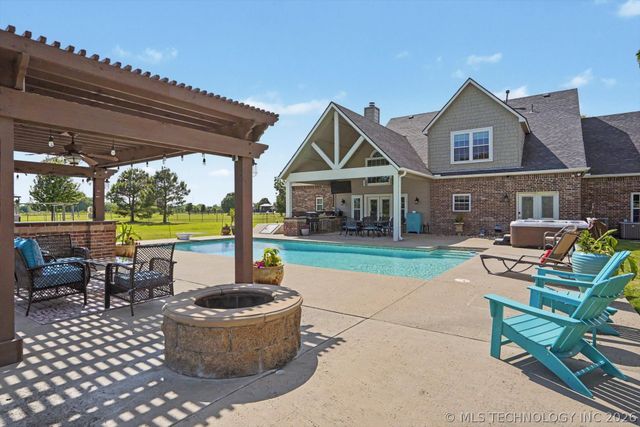 2406 E Fairfield Court, Oologah, OK 74053
