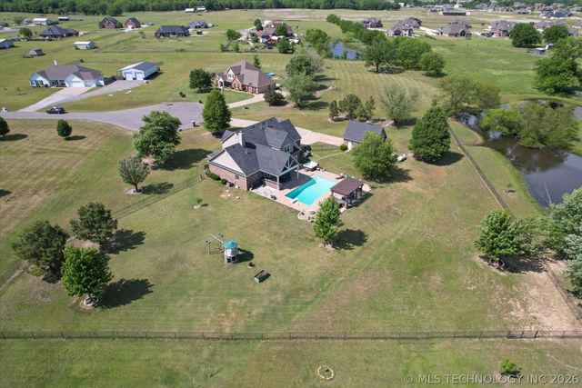 2406 E Fairfield Court, Oologah, OK 74053