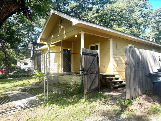 905 Isbell Road, Fort Worth, TX 76114