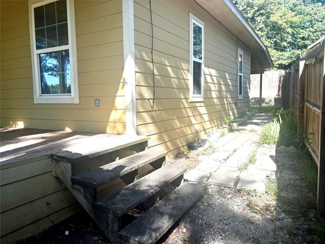 905 Isbell Road, Fort Worth, TX 76114