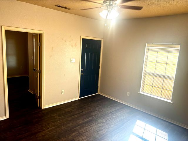 905 Isbell Road, Fort Worth, TX 76114