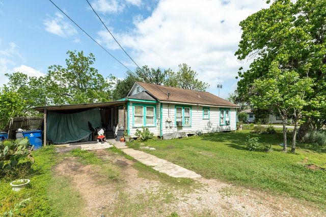 233 Hamilton Street, West Columbia, TX 77486