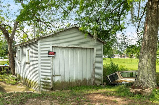 233 Hamilton Street, West Columbia, TX 77486