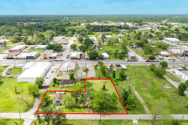 233 Hamilton Street, West Columbia, TX 77486