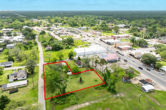 233 Hamilton Street, West Columbia, TX 77486