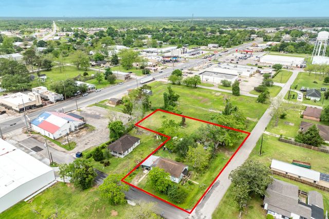 233 Hamilton Street, West Columbia, TX 77486