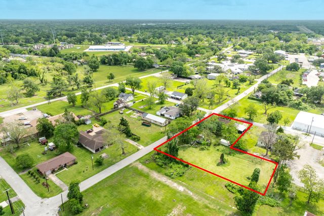 233 Hamilton Street, West Columbia, TX 77486