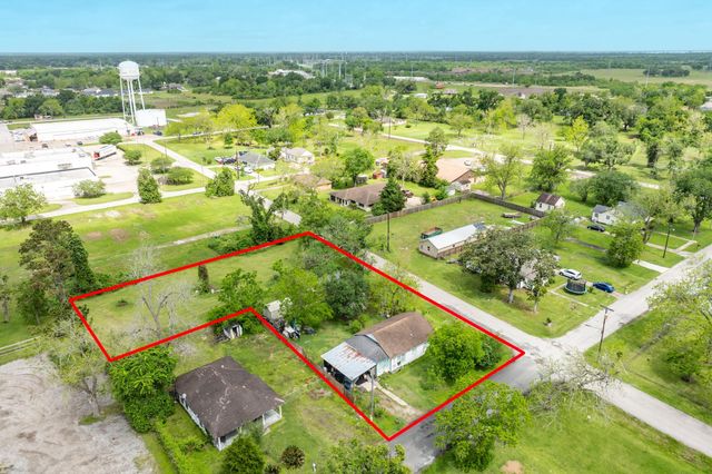233 Hamilton Street, West Columbia, TX 77486