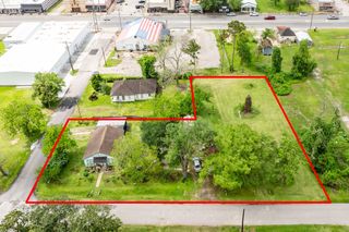 233 Hamilton Street, West Columbia, TX 77486
