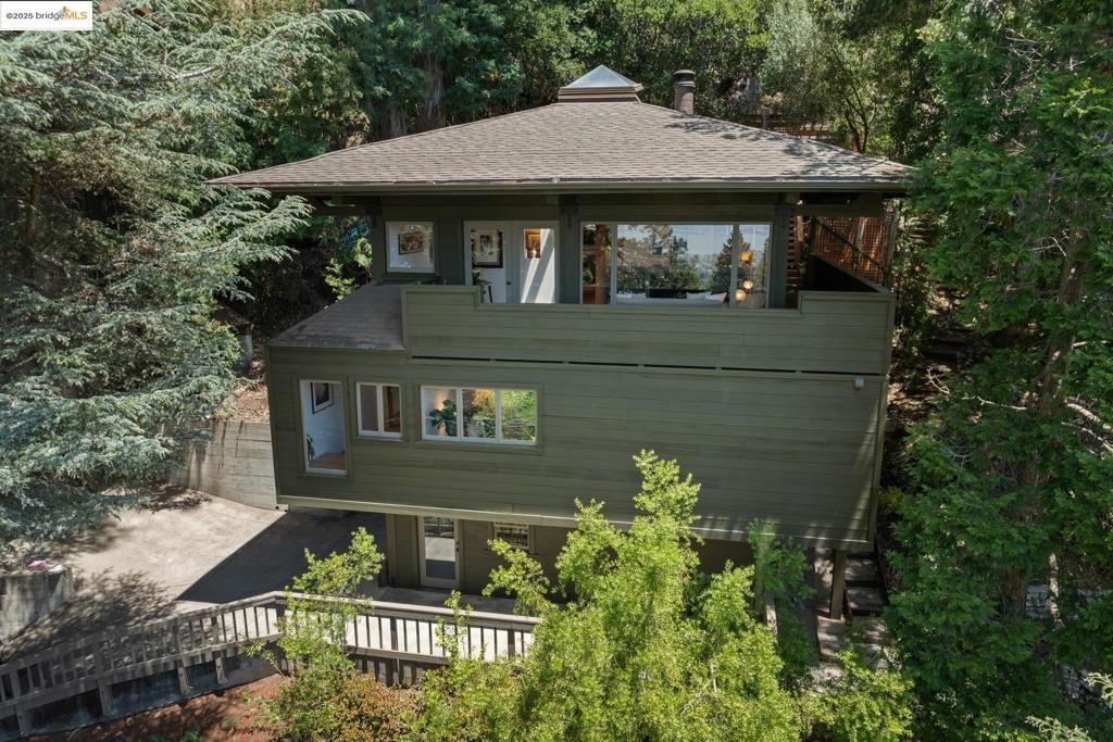 Image 1 of property listing at 2684 Shasta Rd, Berkeley, CA 94708