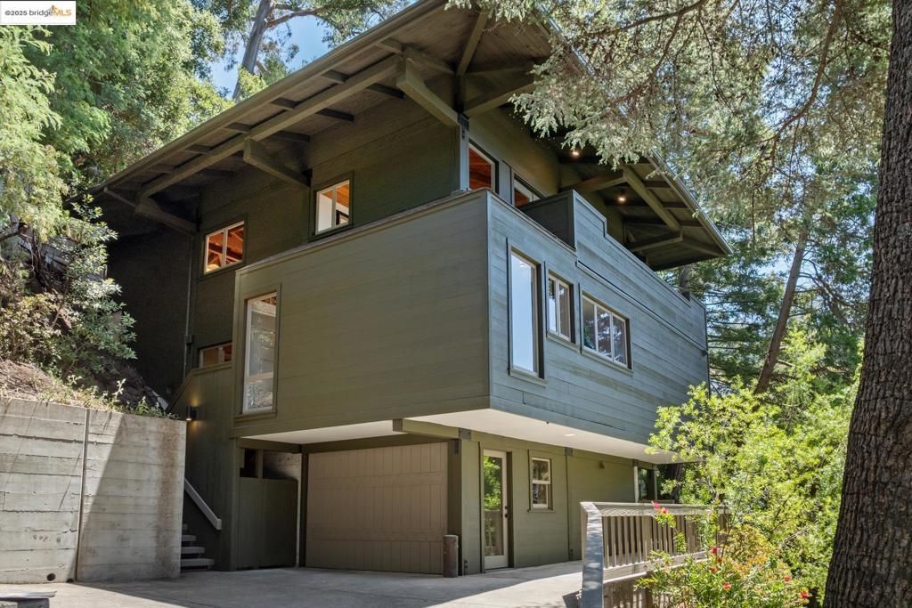 Image 2 of property listing at 2684 Shasta Rd, Berkeley, CA 94708