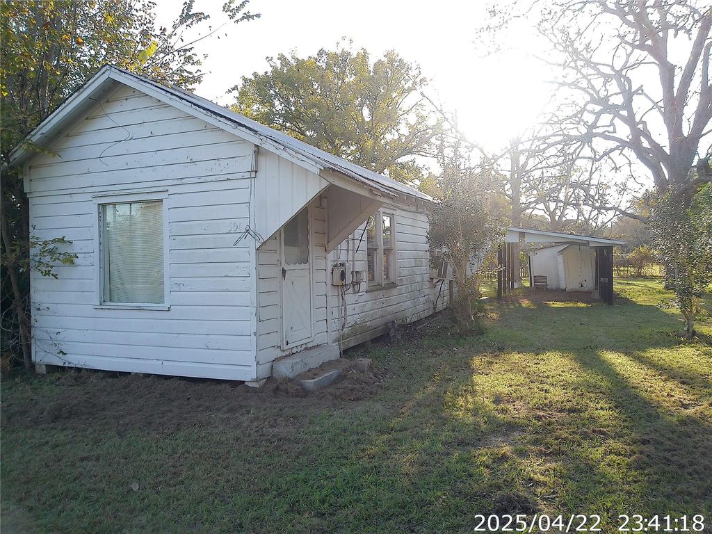 504 Camp Street, Alleyton, TX 78935