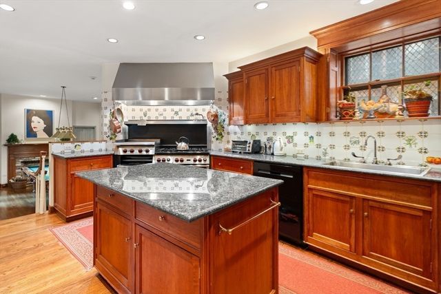 22 Louisburg Square, Boston, MA 02108