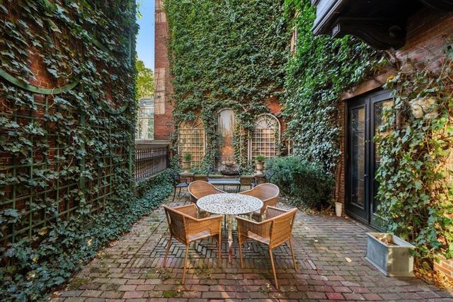 22 Louisburg Square, Boston, MA 02108