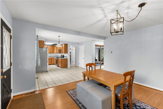 318 Webster Rd, Webster, NY 14580