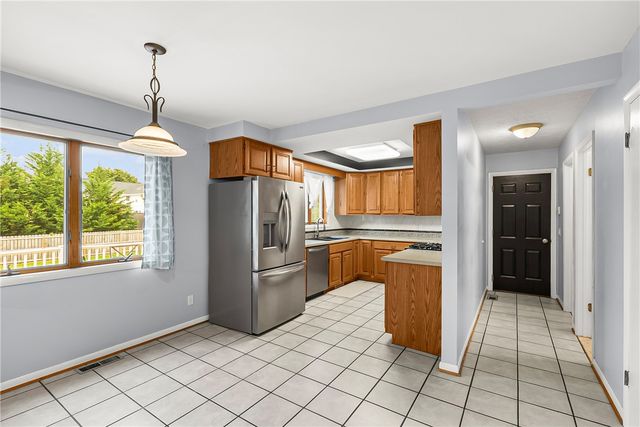 318 Webster Rd, Webster, NY 14580