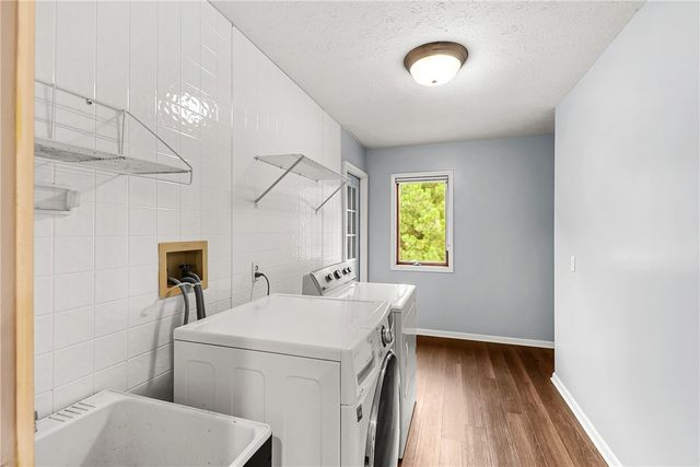 318 Webster Rd, Webster, NY 14580