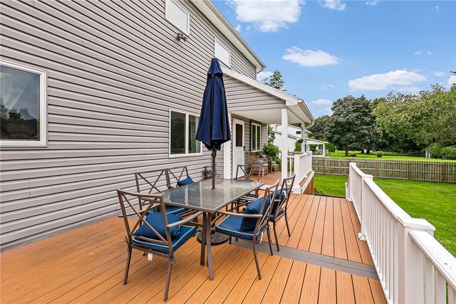 318 Webster Rd, Webster, NY 14580
