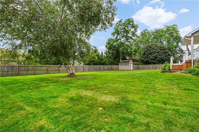 318 Webster Rd, Webster, NY 14580