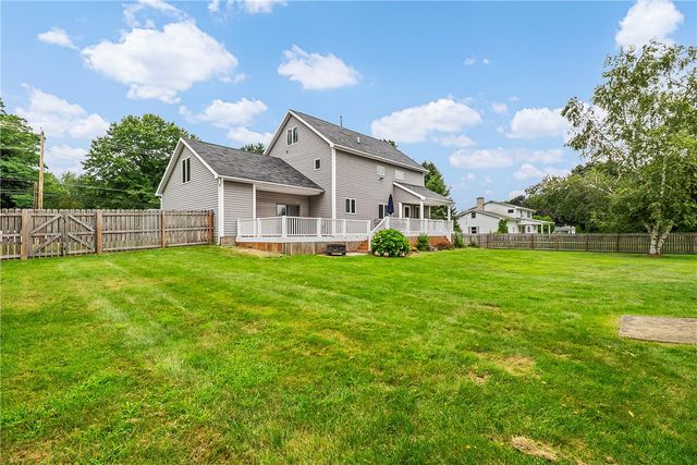 318 Webster Rd, Webster, NY 14580