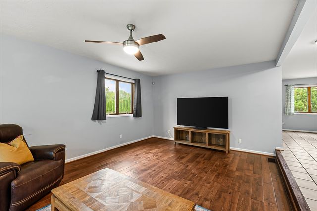 318 Webster Rd, Webster, NY 14580