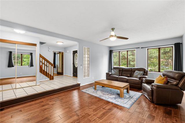 318 Webster Rd, Webster, NY 14580