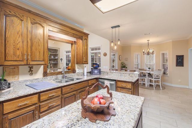 417 Riveredge Parkway, Dothan, AL 36303