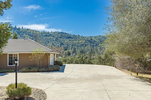 38778 Goldenrod Lane, Oakhurst, CA 93644