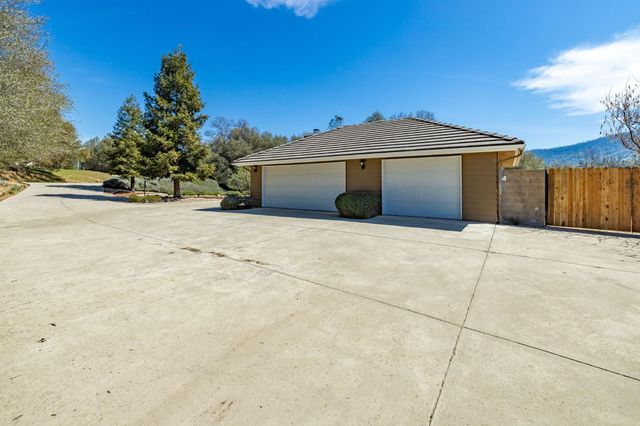 38778 Goldenrod Lane, Oakhurst, CA 93644