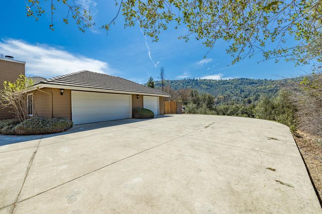 38778 Goldenrod Lane, Oakhurst, CA 93644