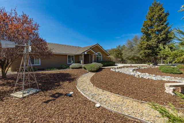 38778 Goldenrod Lane, Oakhurst, CA 93644