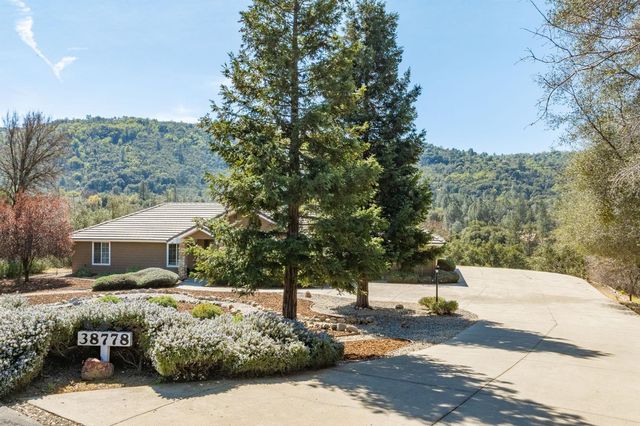 38778 Goldenrod Lane, Oakhurst, CA 93644