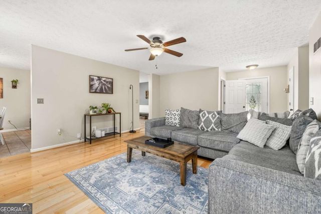 5930 Branden Hill Lane, Buford, GA 30518