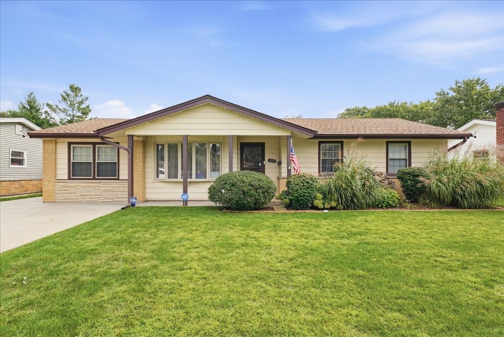 1097 Cypress Lane, Elk Grove Village, IL 60007 — exterior