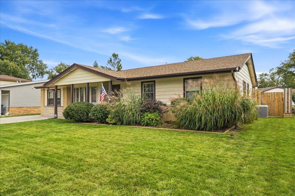 1097 Cypress Lane, Elk Grove Village, IL 60007 — photo 3