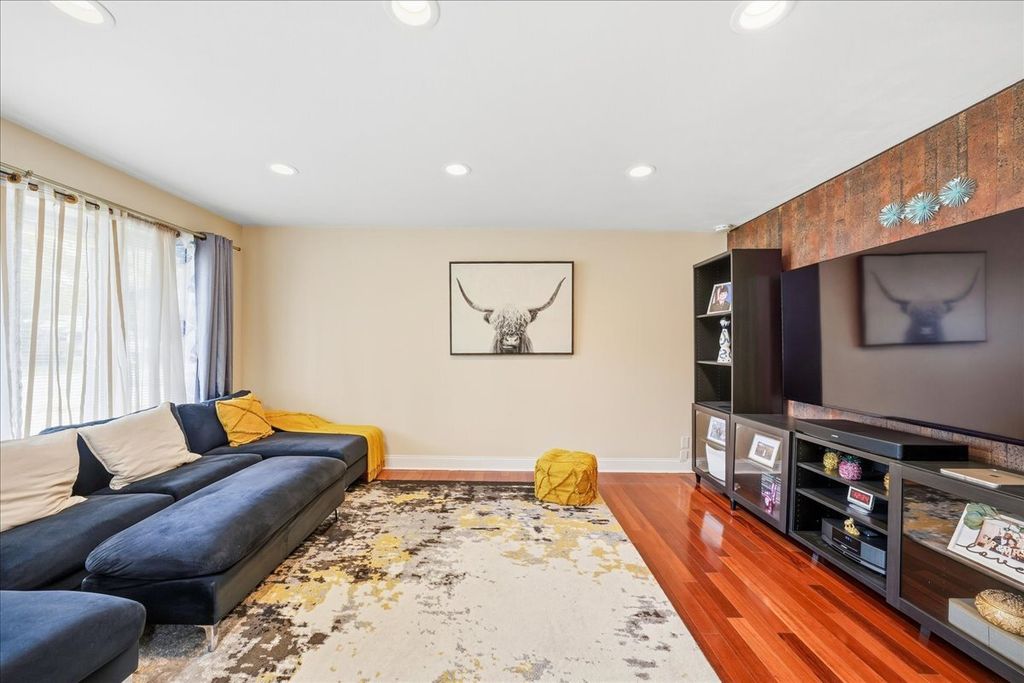 1097 Cypress Lane, Elk Grove Village, IL 60007 — photo 5