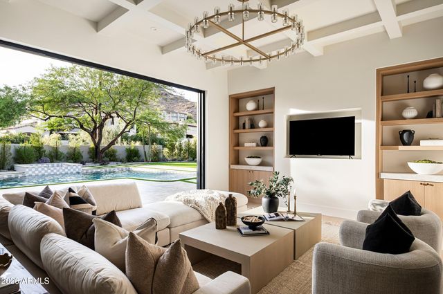 6602 N 40TH Street, Paradise Valley, AZ 85253