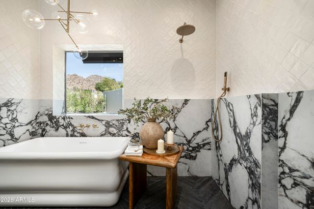 6602 N 40TH Street, Paradise Valley, AZ 85253
