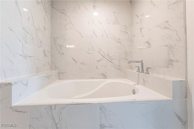 2007 NW 21st ST, Cape Coral, FL 33993