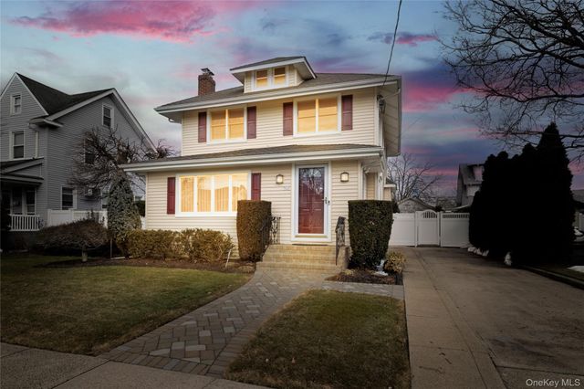 36 W Windsor Parkway, Oceanside, NY 11572