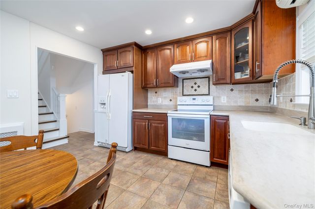 36 W Windsor Parkway, Oceanside, NY 11572